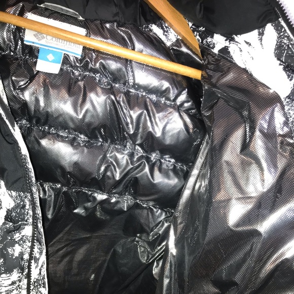 Columbia Iceline Ridge ski jacket in white/black - Picture 7 of 7